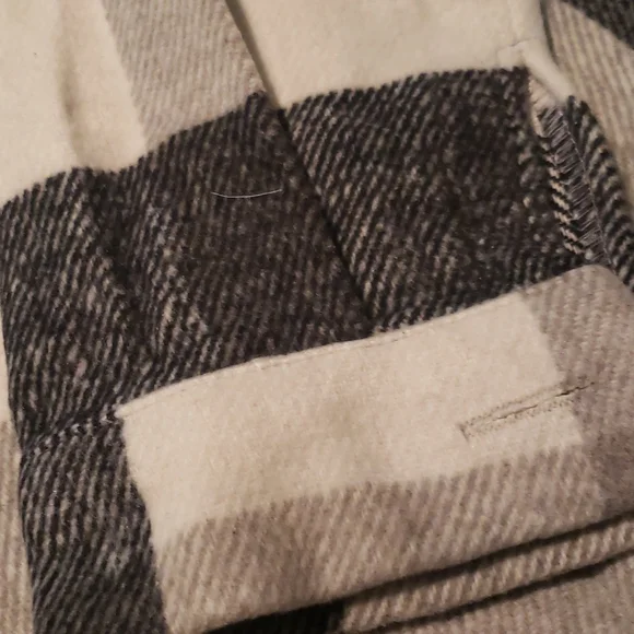 New boutique plaid shacket - Picture 6 of 8